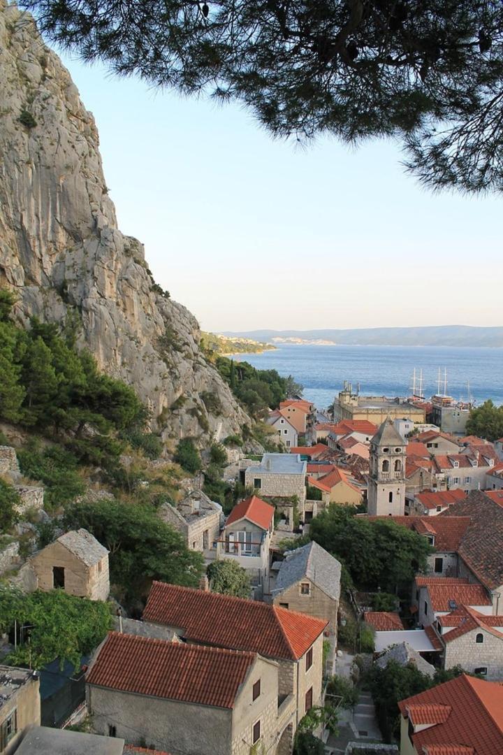 Azure Apartments By The Sea Near City Omiš Exterior foto