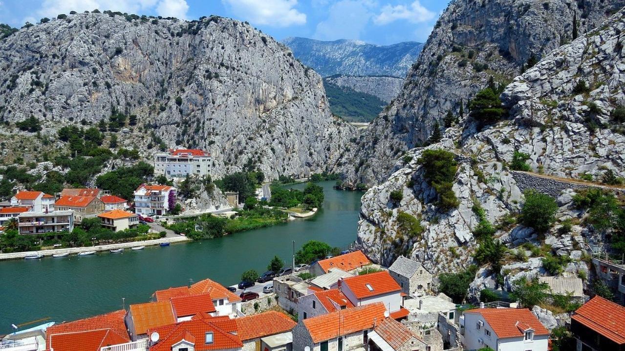 Azure Apartments By The Sea Near City Omiš Exterior foto