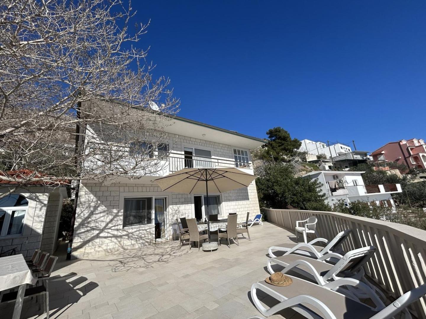 Azure Apartments By The Sea Near City Omiš Exterior foto