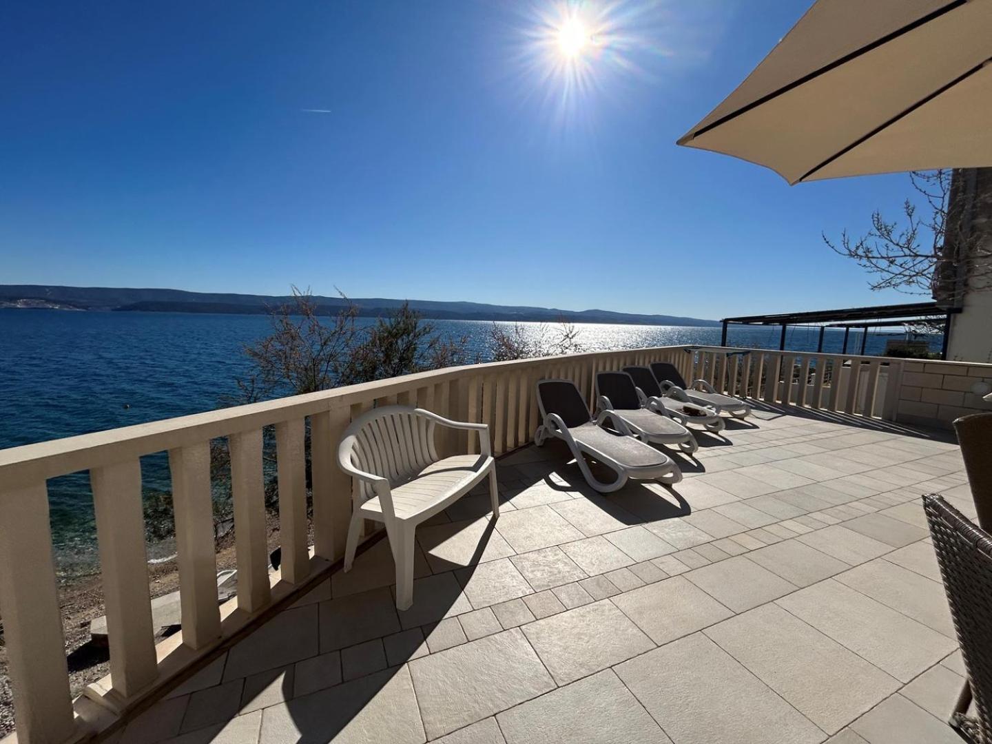 Azure Apartments By The Sea Near City Omiš Exterior foto